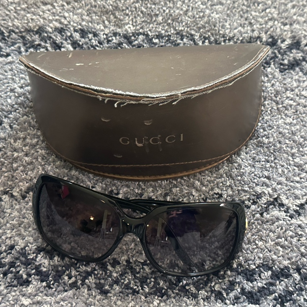 Gucci Black Fashion Sunglasses with Durable Frames